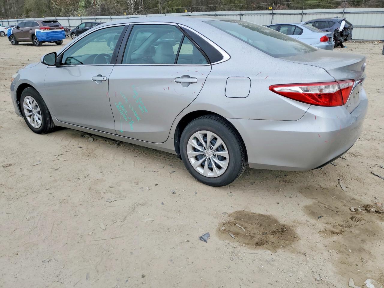 2017 TOYOTA CAMRY LE photo 3