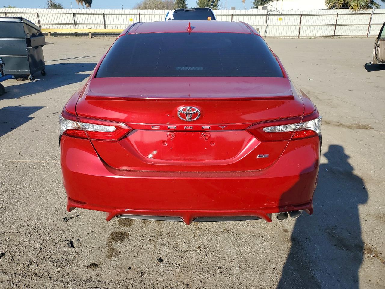 2019 TOYOTA CAMRY SE photo 16