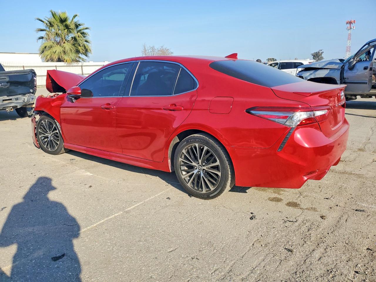2019 TOYOTA CAMRY SE photo 4