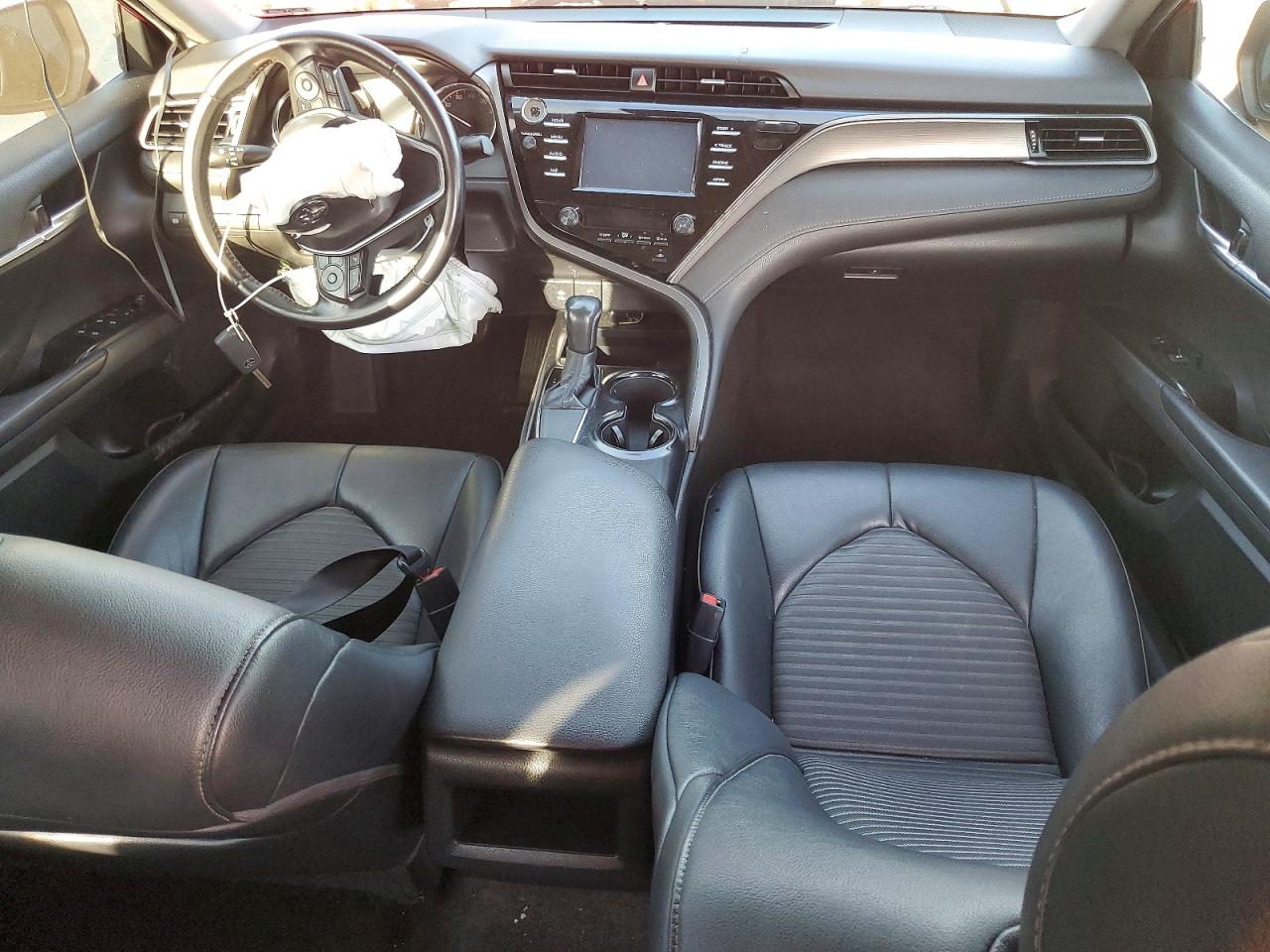 2019 TOYOTA CAMRY SE photo 22