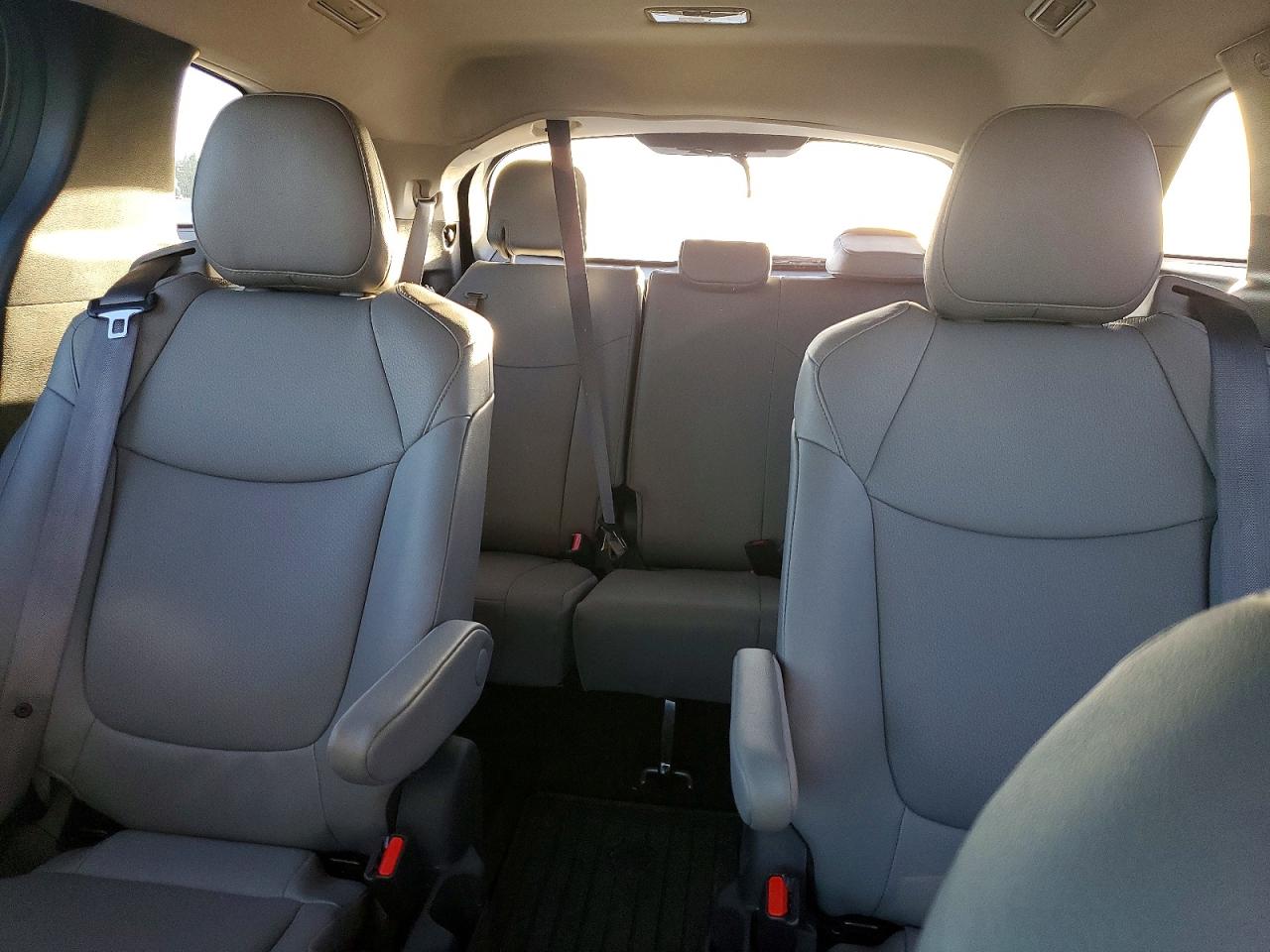 2025 TOYOTA SIENNA XLE 7-PASSENGER photo 28