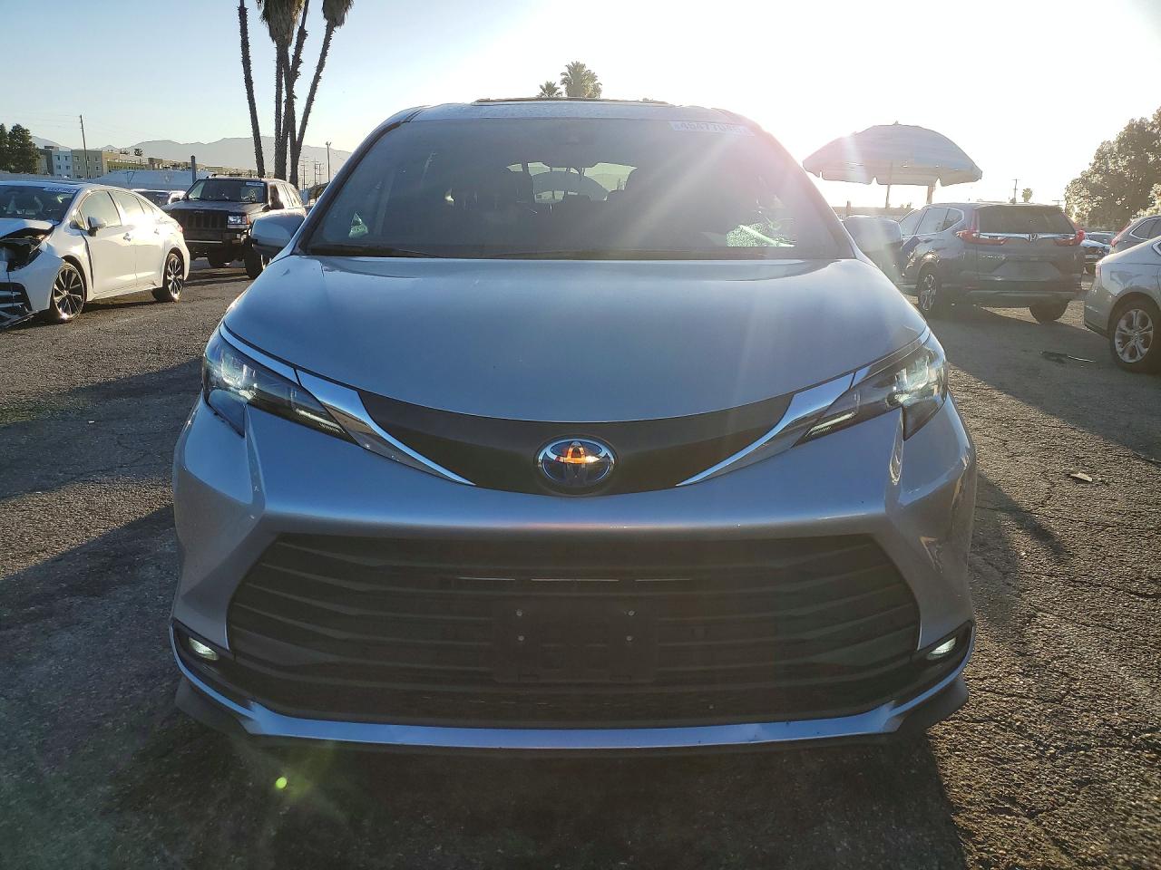 2025 TOYOTA SIENNA XLE 7-PASSENGER photo 13