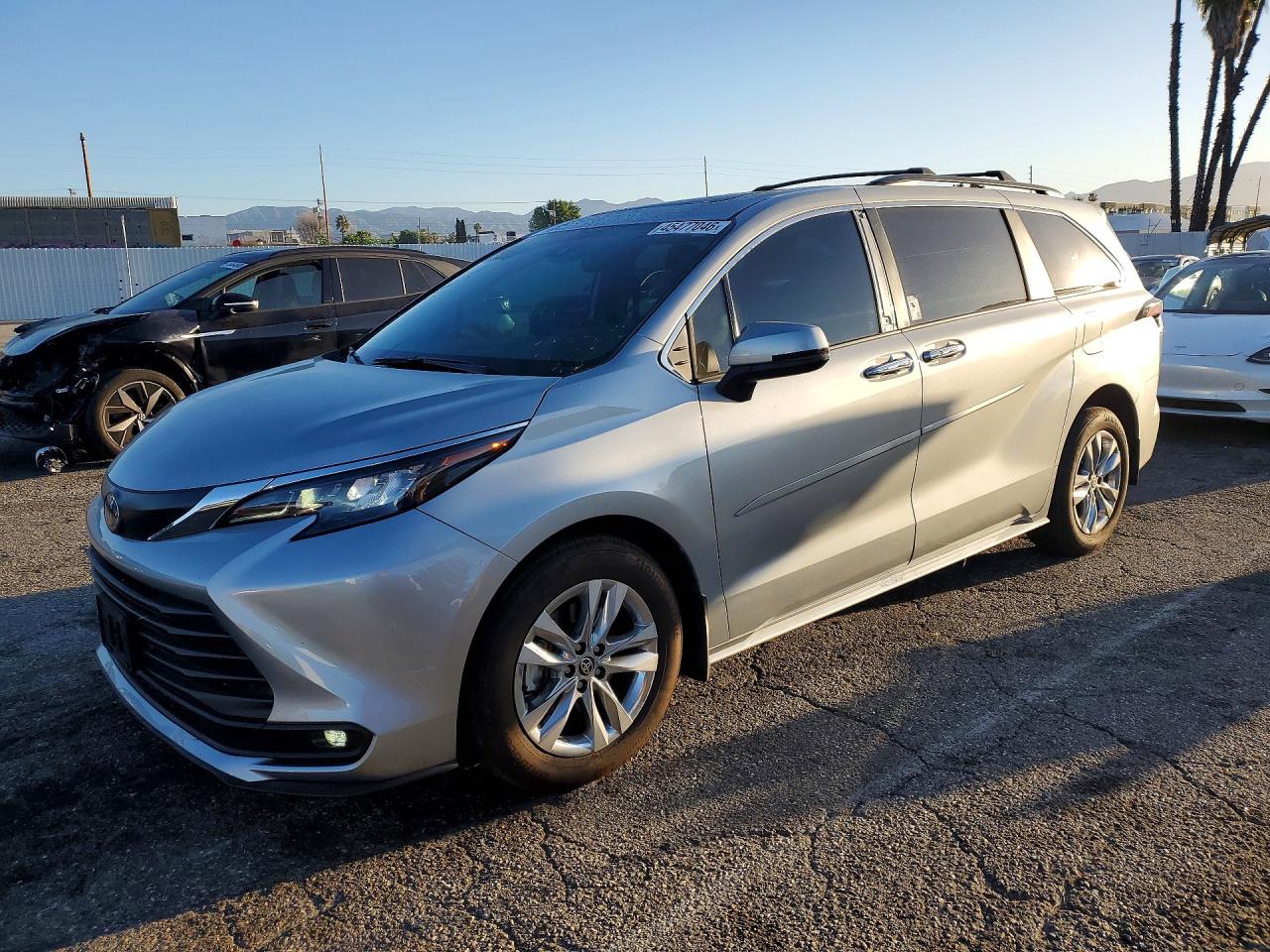 2025 TOYOTA SIENNA