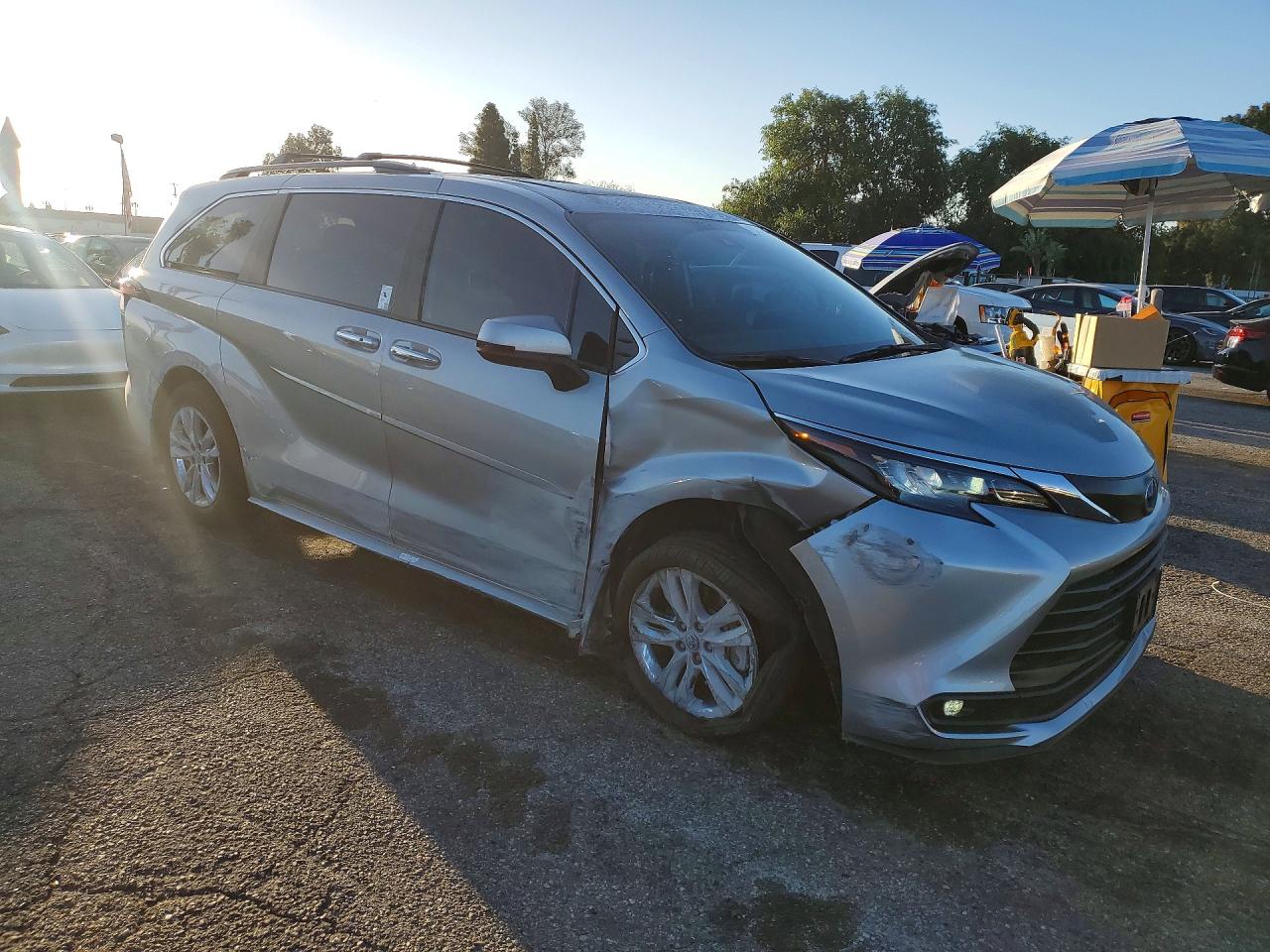 2025 TOYOTA SIENNA XLE 7-PASSENGER photo 10
