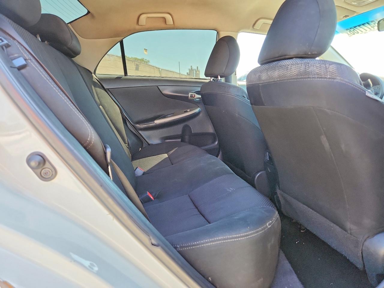 2013 TOYOTA COROLLA S photo 10