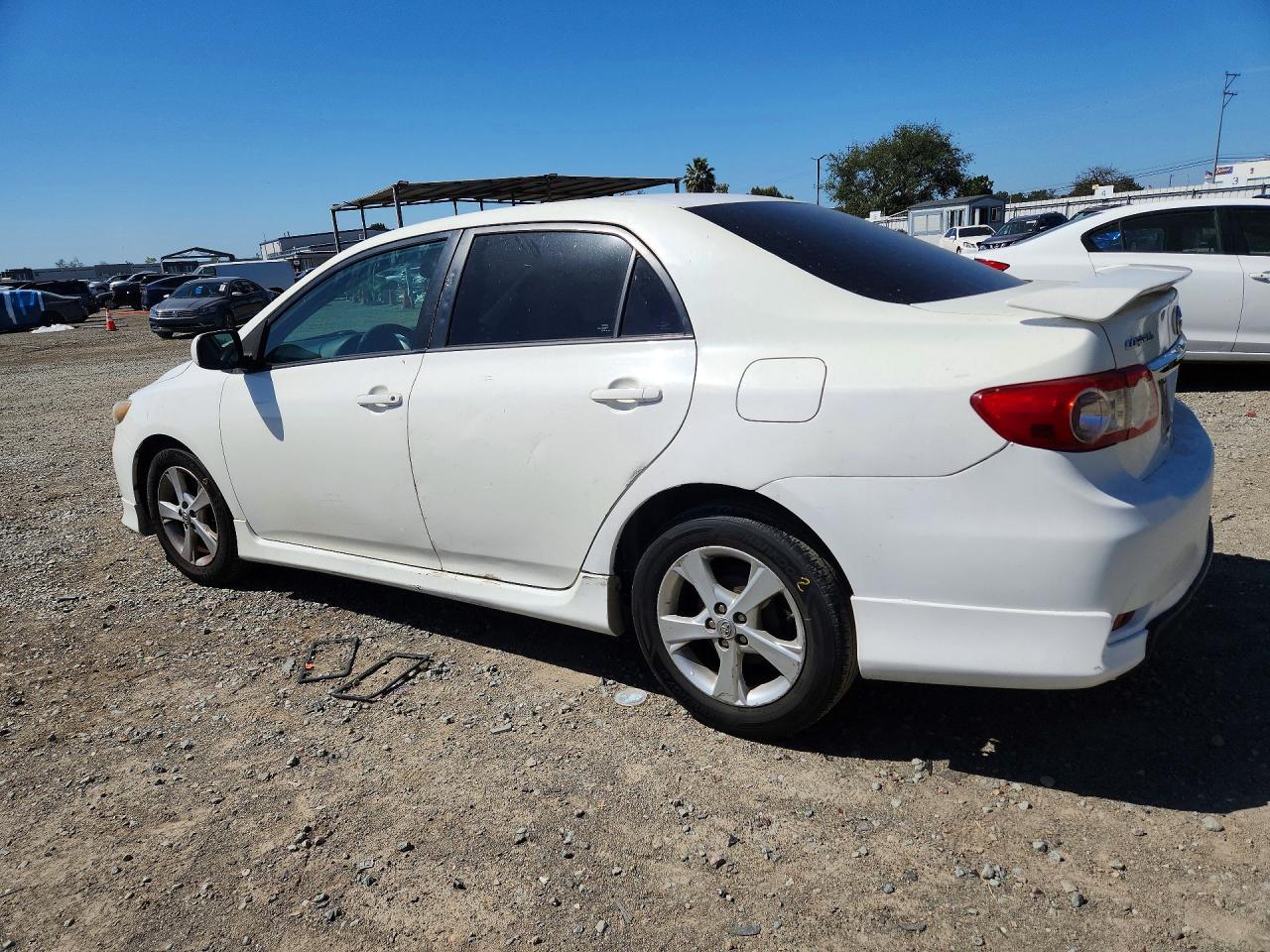 2013 TOYOTA COROLLA S photo 2
