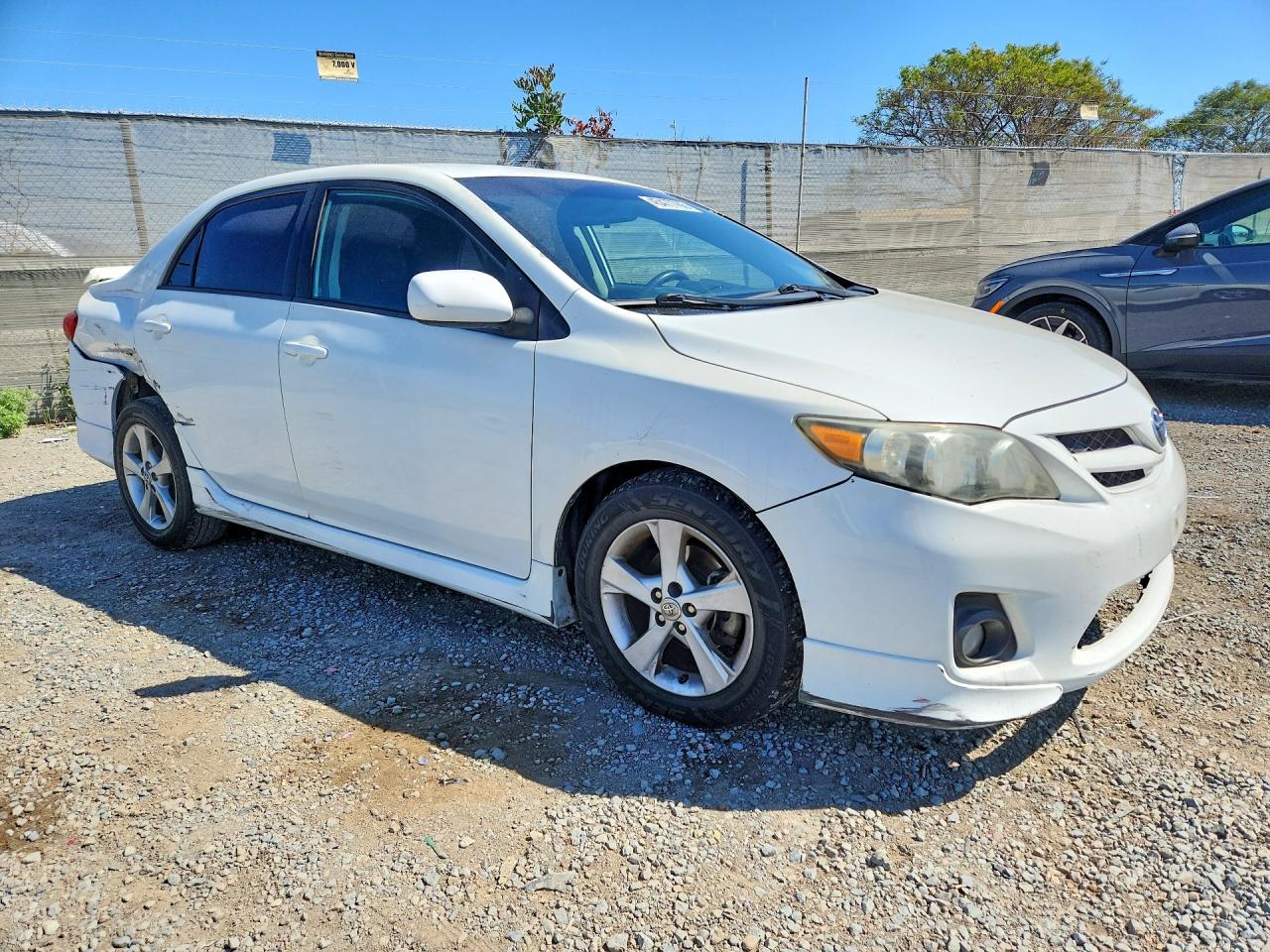 2013 TOYOTA COROLLA S photo 4