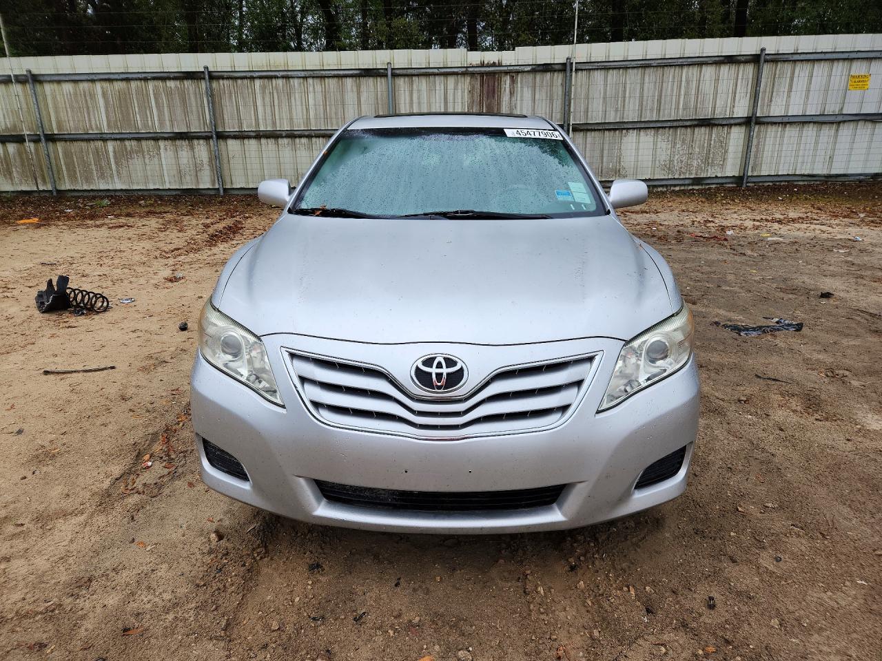 2011 TOYOTA CAMRY LE photo 5