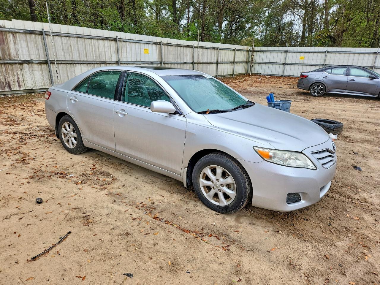2011 TOYOTA CAMRY LE photo 4