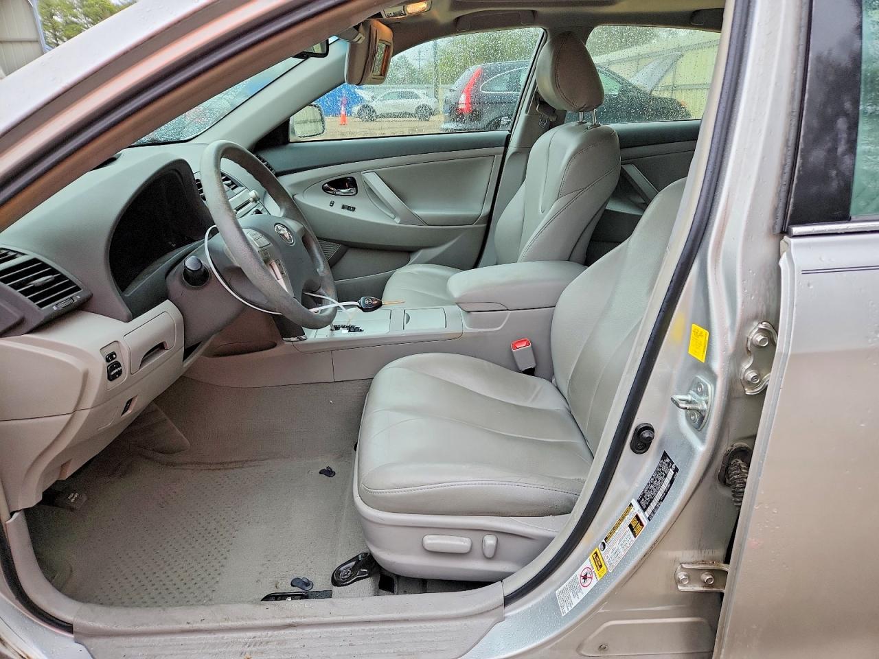 2011 TOYOTA CAMRY LE photo 7