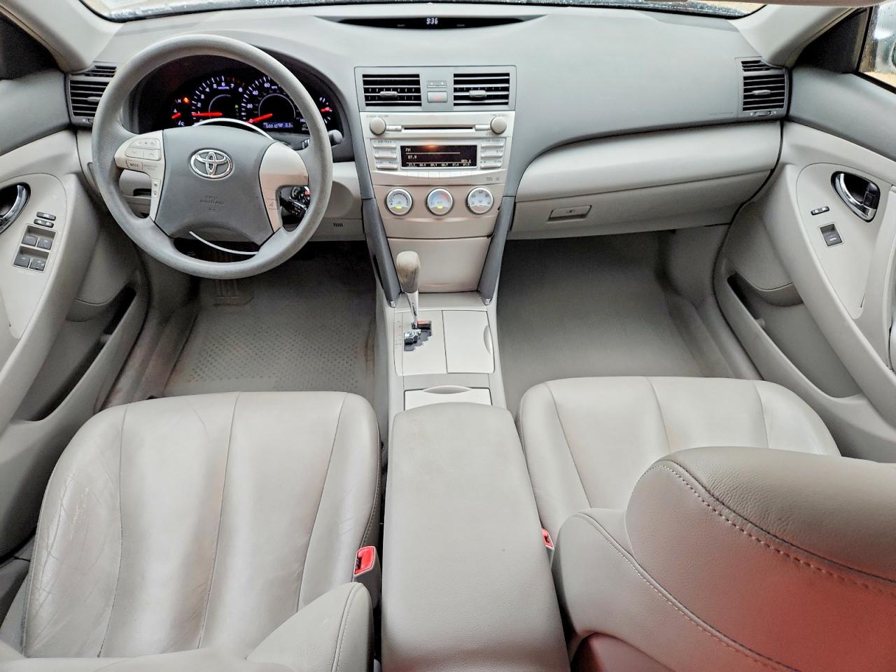 2011 TOYOTA CAMRY LE photo 8