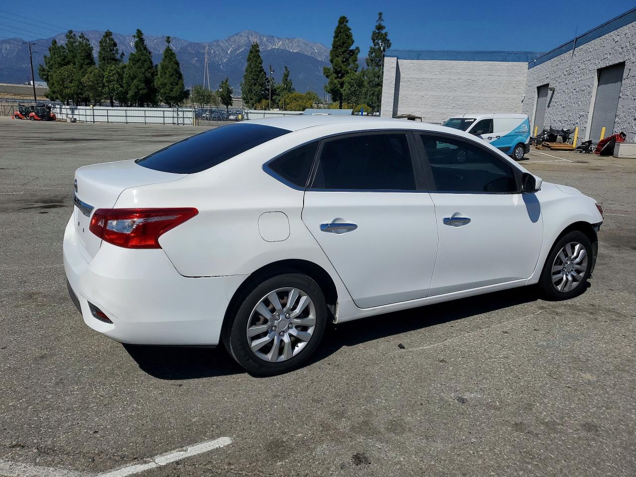 2018 NISSAN SENTRA S photo 5