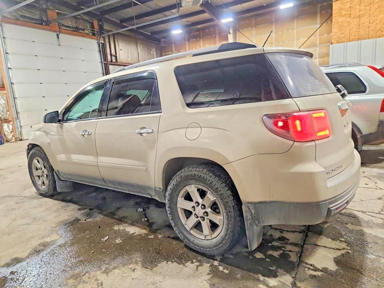 2014 GMC ACADIA SLE photo 2