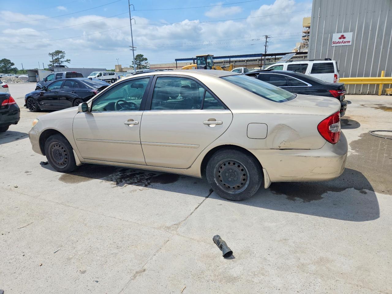 2002 TOYOTA CAMRY LE photo 2
