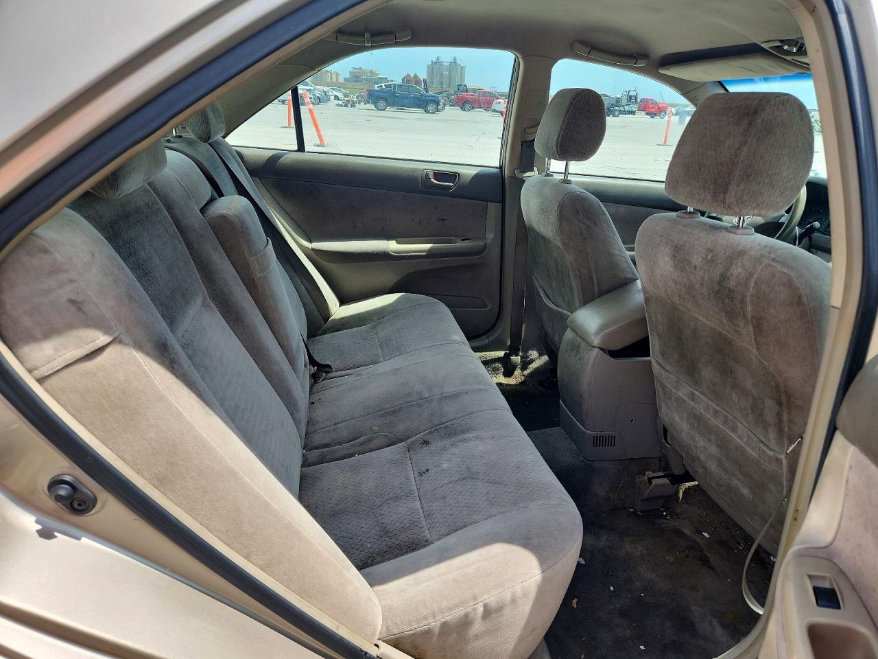 2002 TOYOTA CAMRY LE photo 10