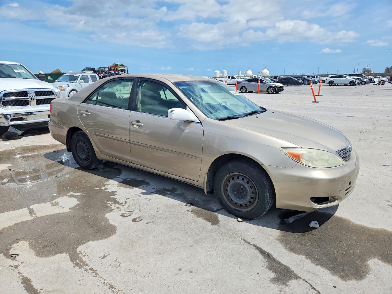 2002 TOYOTA CAMRY LE photo 4