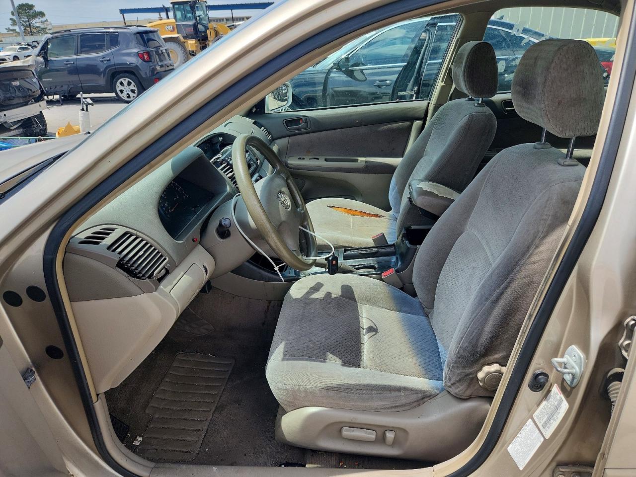 2002 TOYOTA CAMRY LE photo 7