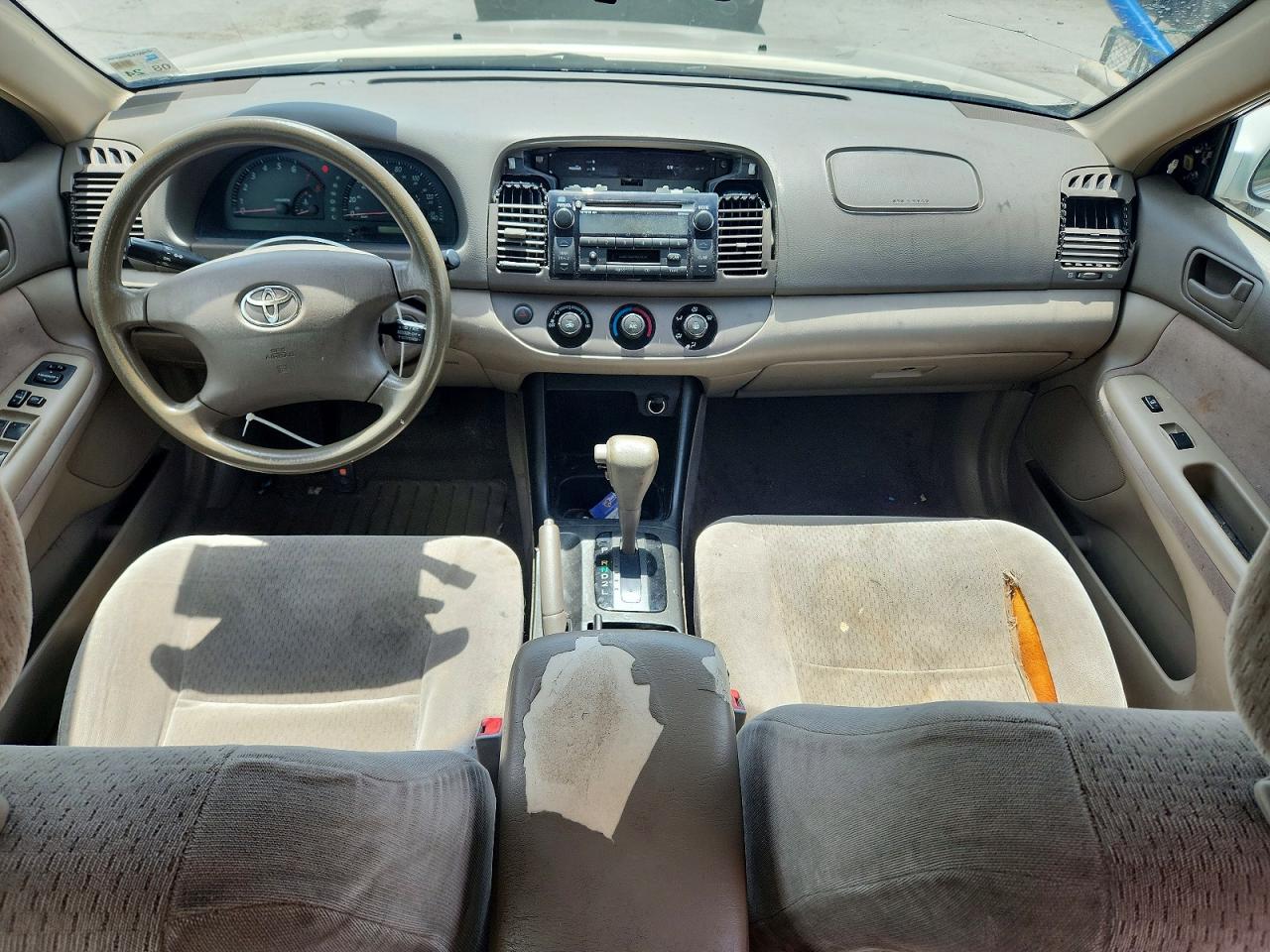 2002 TOYOTA CAMRY LE photo 8