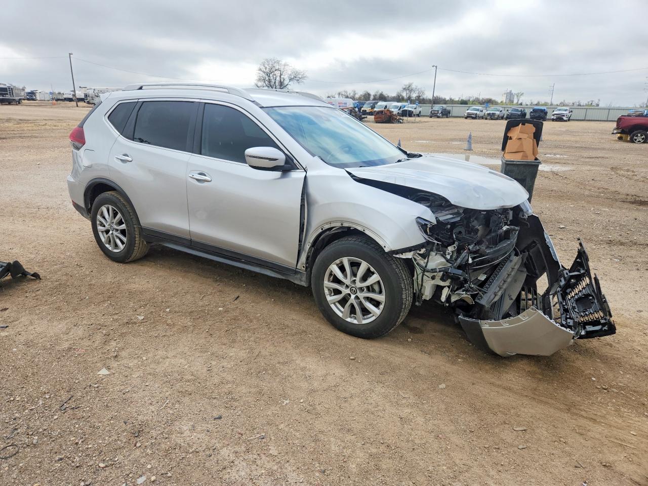 2019 NISSAN ROGUE SV photo 4