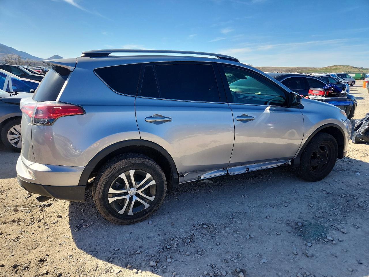 2017 TOYOTA RAV4 LE photo 3