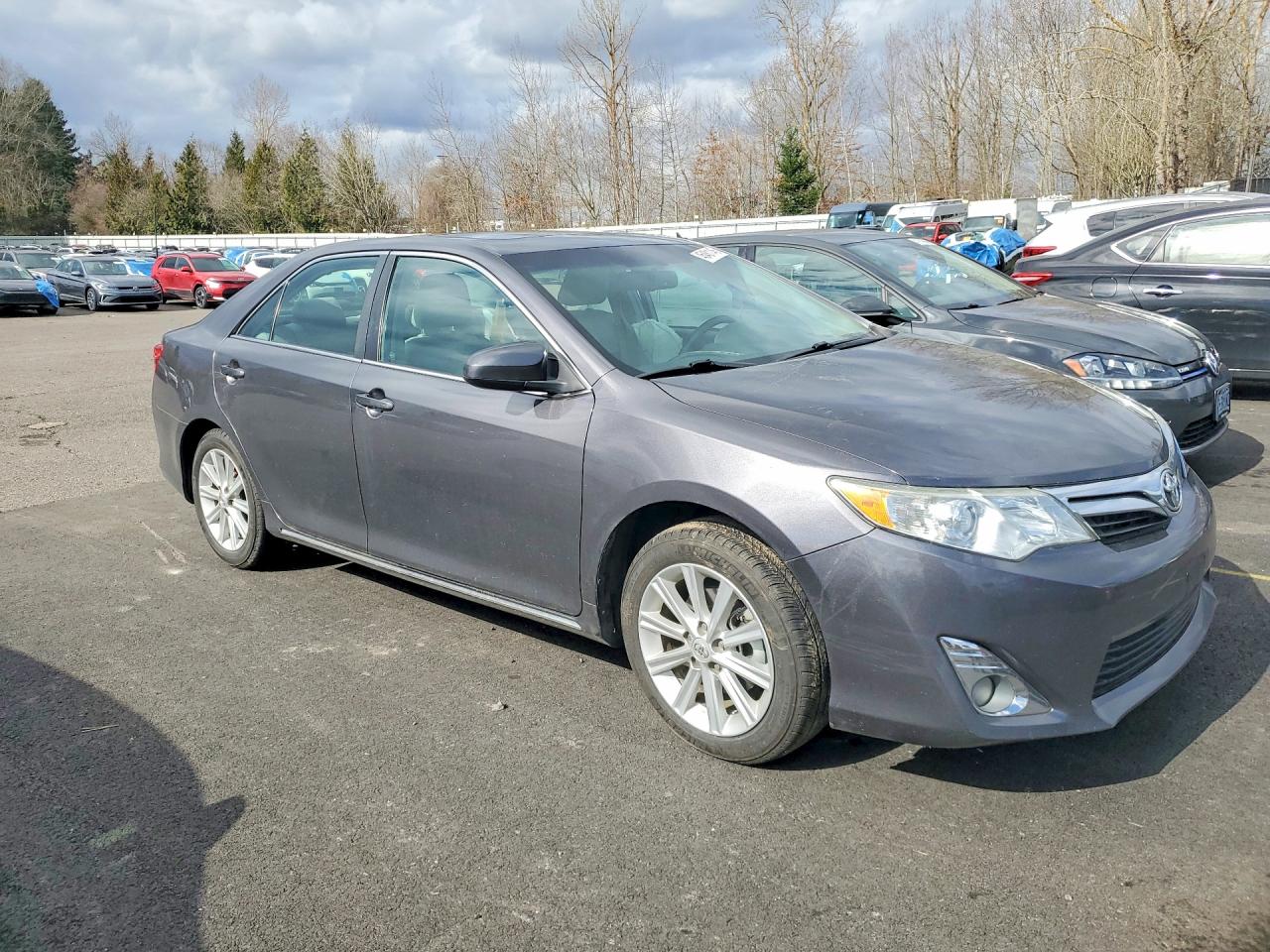 2013 TOYOTA CAMRY XLE photo 4