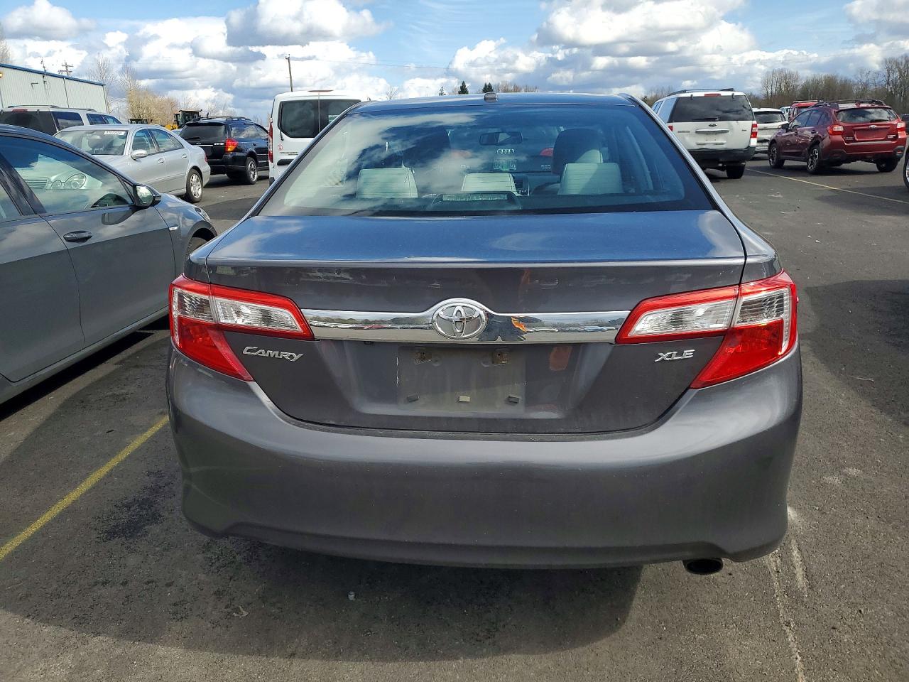 2013 TOYOTA CAMRY XLE photo 6