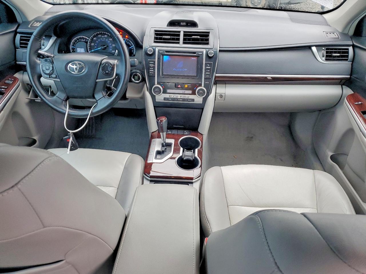 2013 TOYOTA CAMRY XLE photo 8
