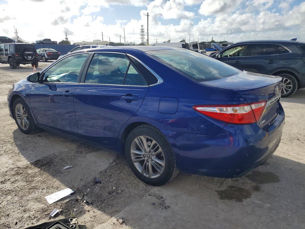 2015 TOYOTA CAMRY SE photo 2