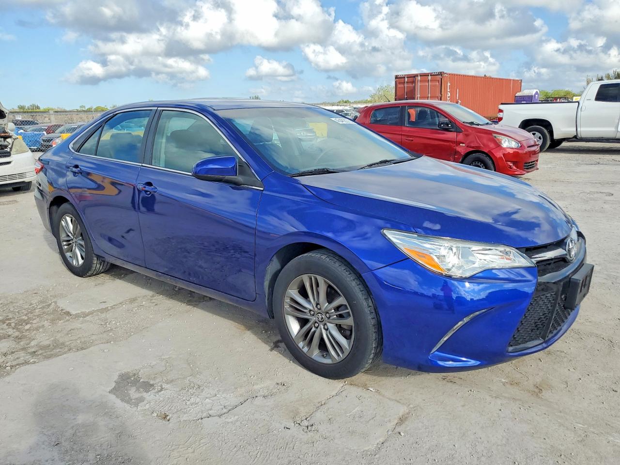 2015 TOYOTA CAMRY SE photo 4