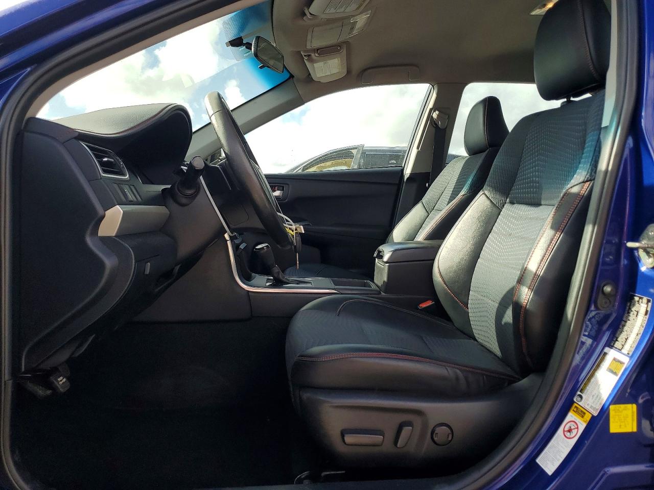 2015 TOYOTA CAMRY SE photo 7