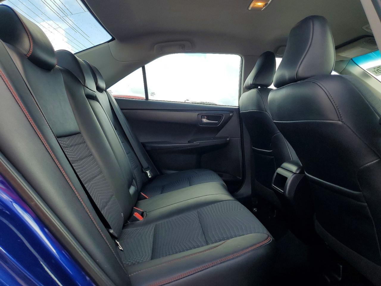 2015 TOYOTA CAMRY SE photo 10