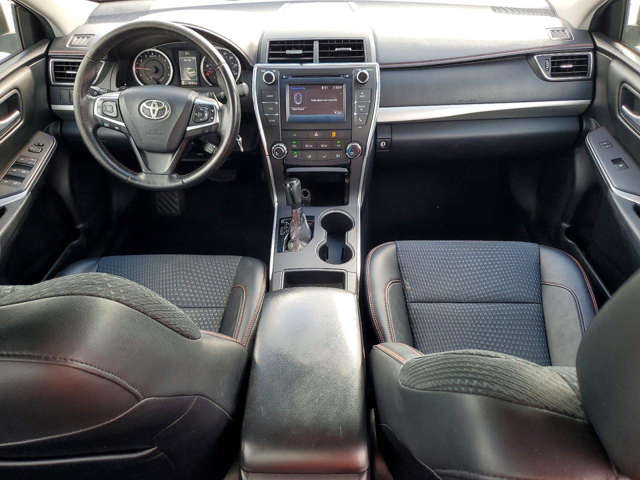 2015 TOYOTA CAMRY SE photo 8