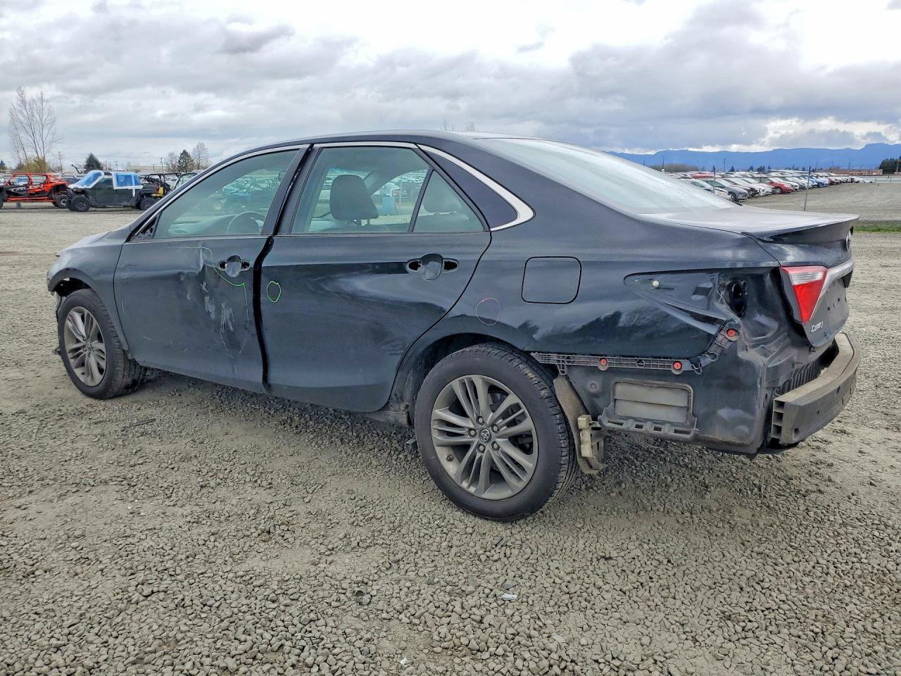 2017 TOYOTA CAMRY SE photo 2