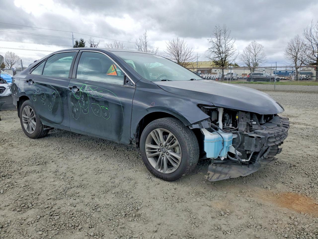 2017 TOYOTA CAMRY SE photo 4
