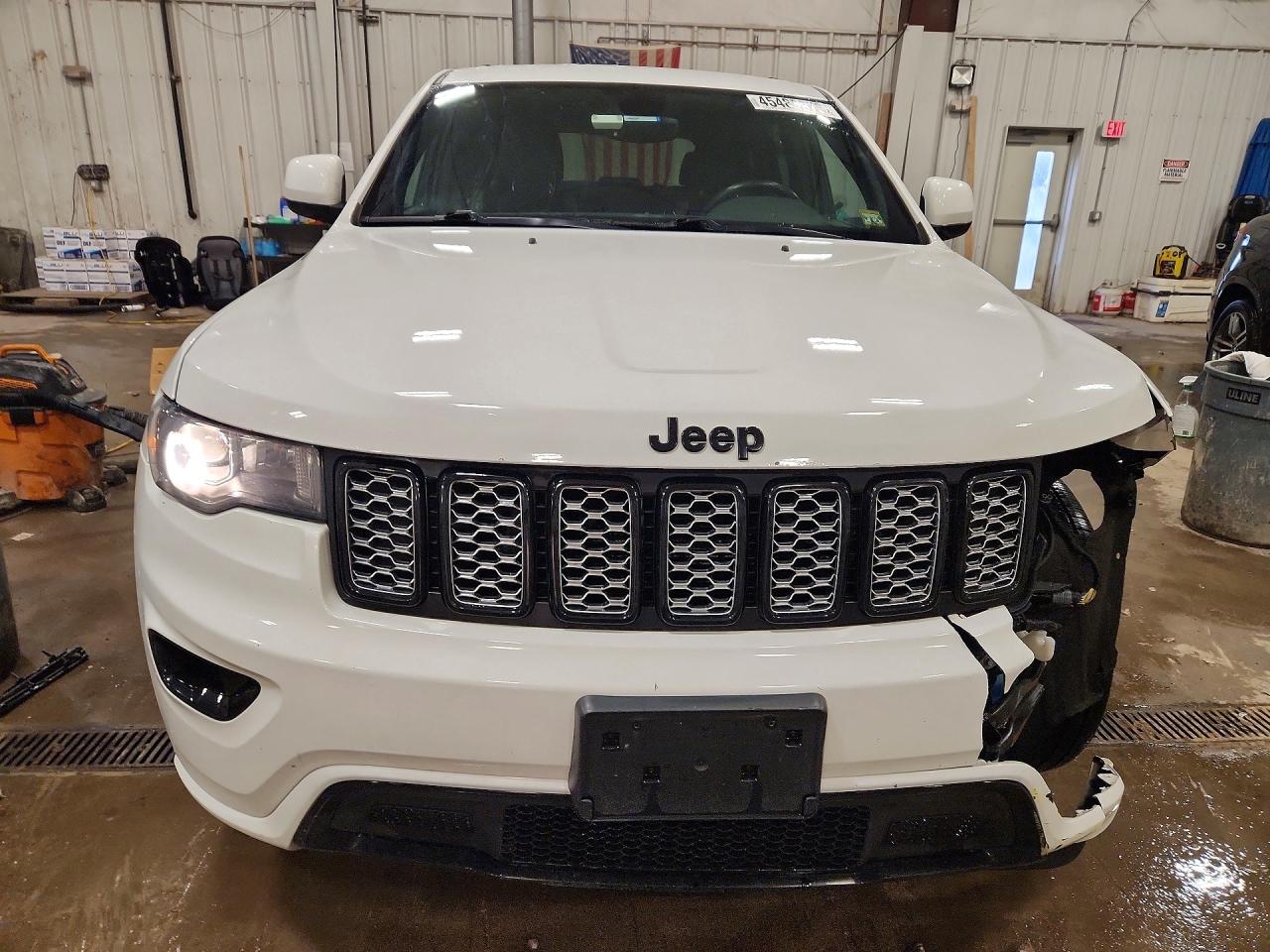 2018 JEEP GRAND CHEROKEE LAREDO photo 5