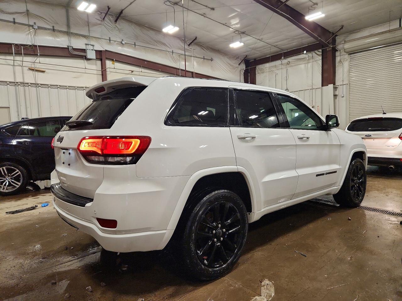 2018 JEEP GRAND CHEROKEE LAREDO photo 3