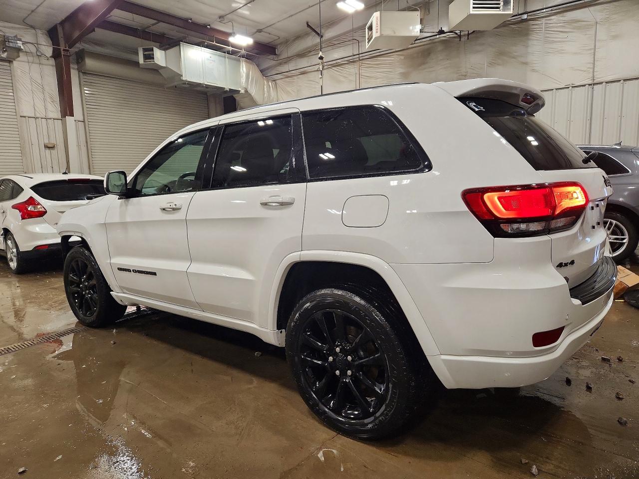 2018 JEEP GRAND CHEROKEE LAREDO photo 2