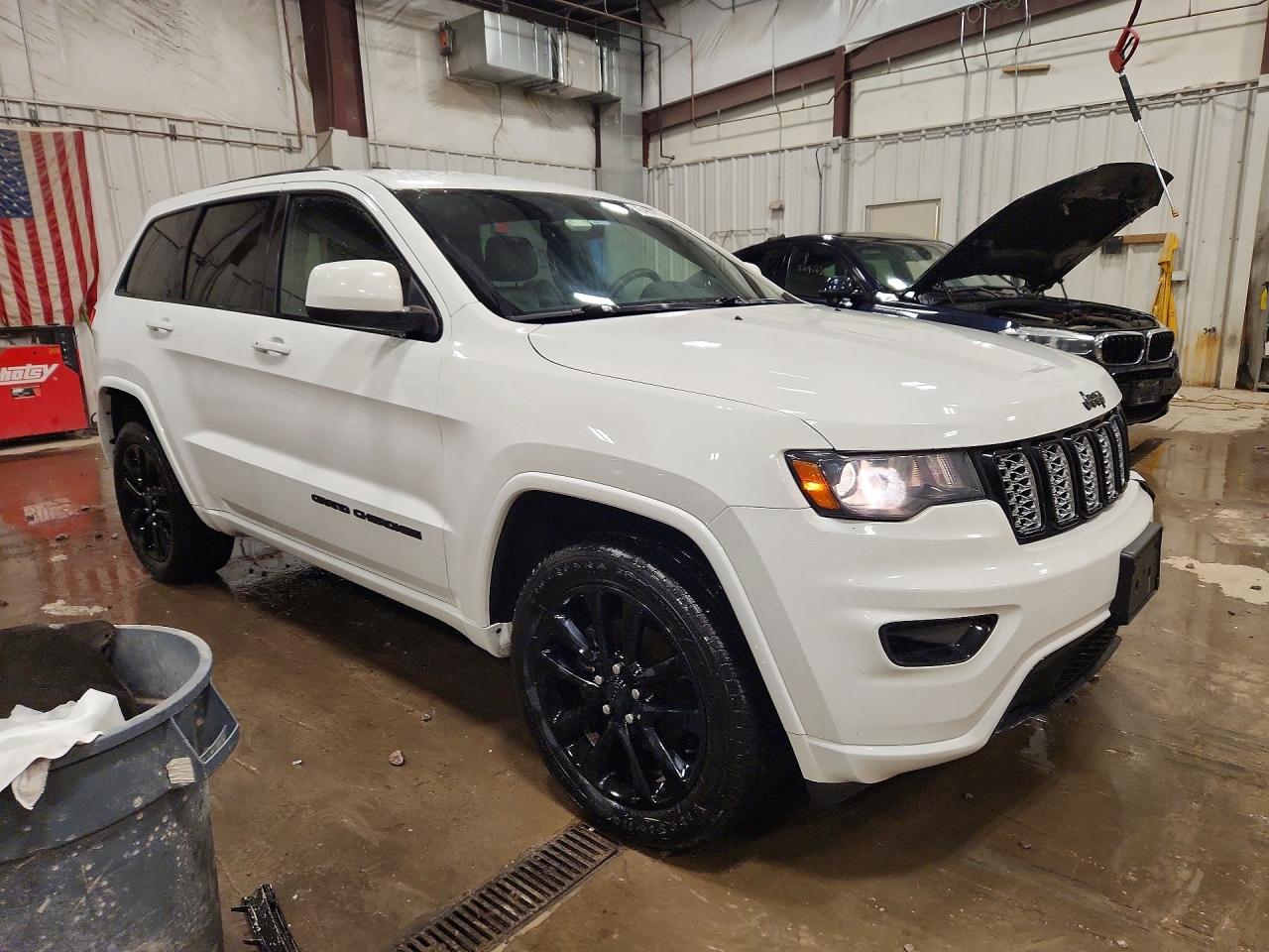 2018 JEEP GRAND CHEROKEE LAREDO photo 4