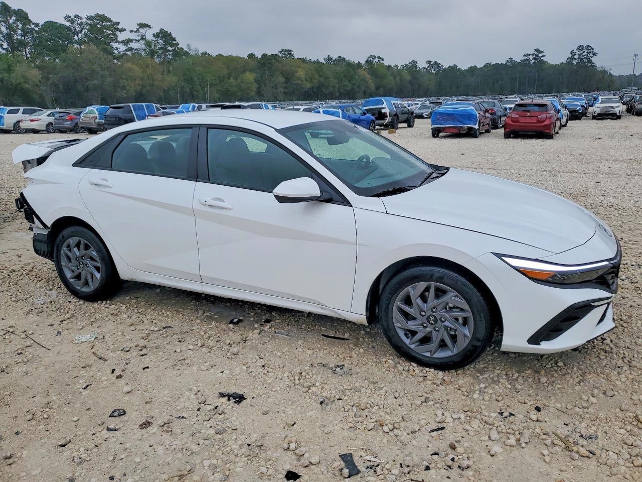 2025 HYUNDAI ELANTRA BLUE photo 4