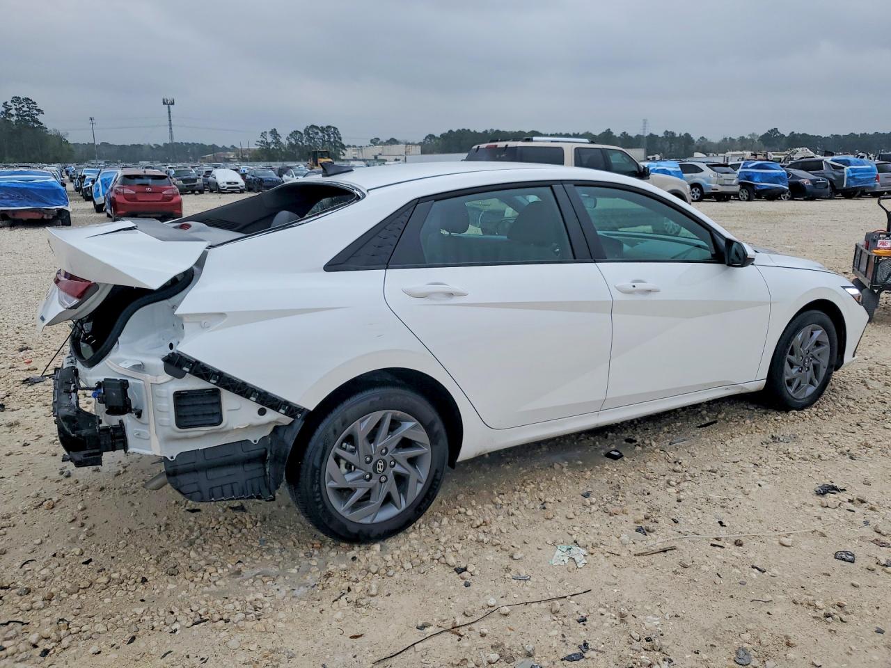 2025 HYUNDAI ELANTRA BLUE photo 3