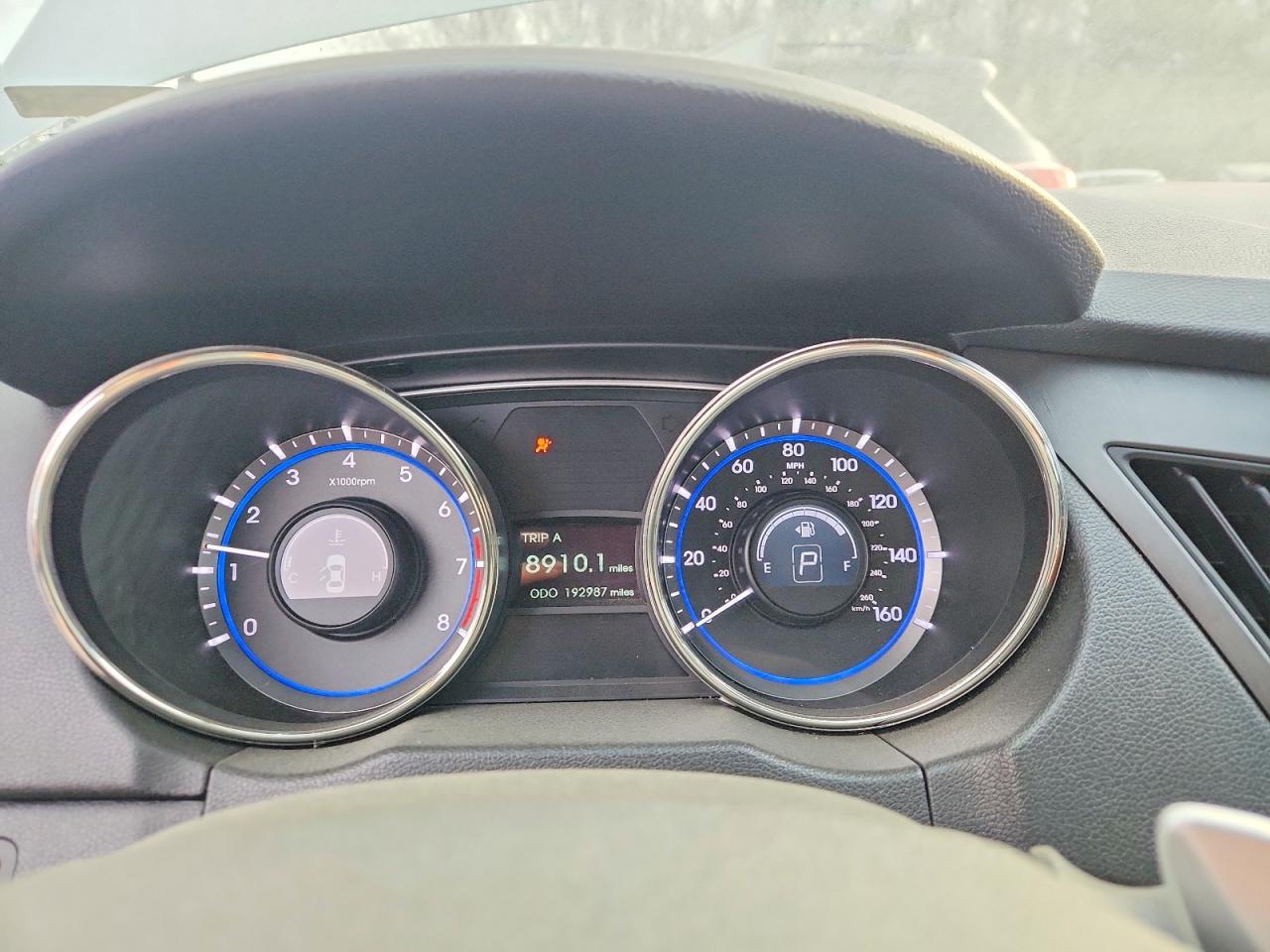 2012 HYUNDAI SONATA SE photo 17