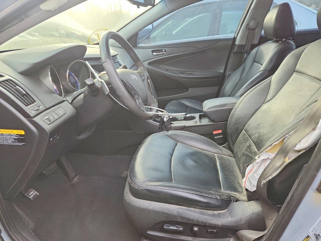 2012 HYUNDAI SONATA SE photo 13