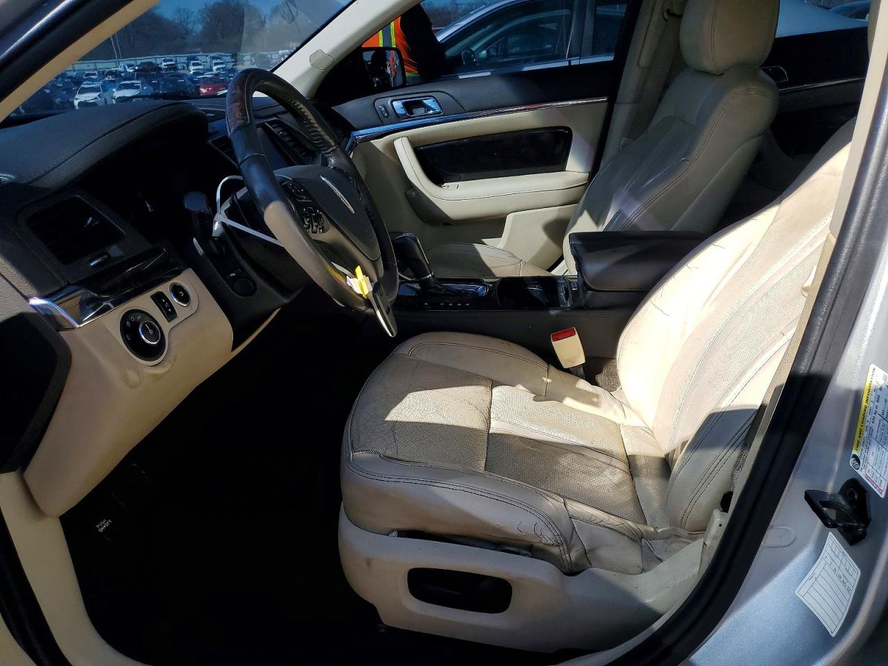 2014 LINCOLN MKS photo 13