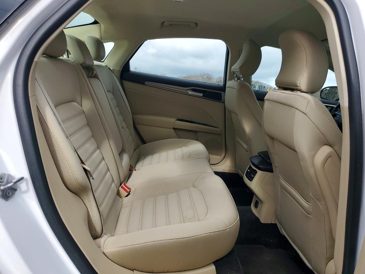 2015 FORD FUSION SE photo 19