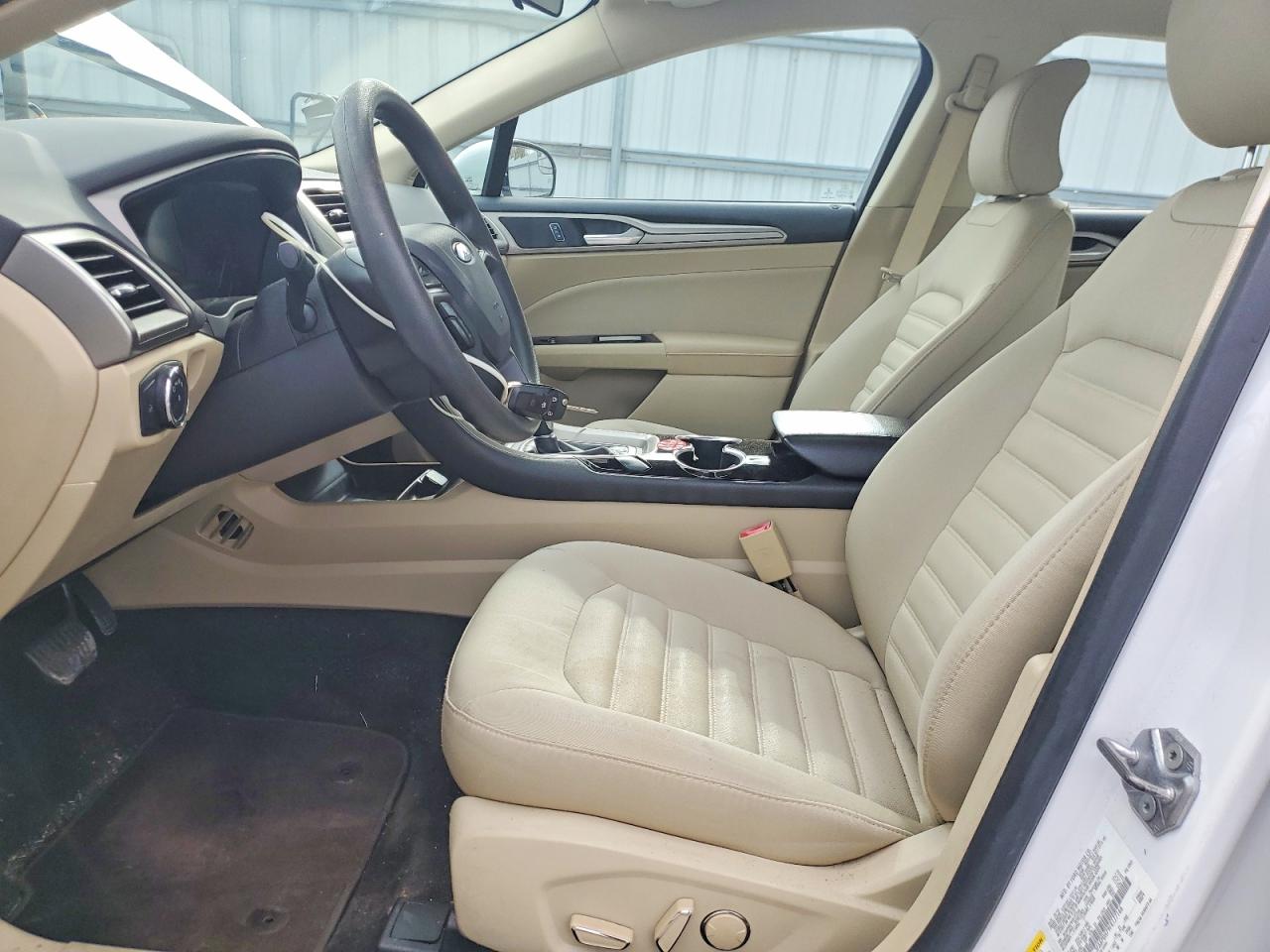 2015 FORD FUSION SE photo 13