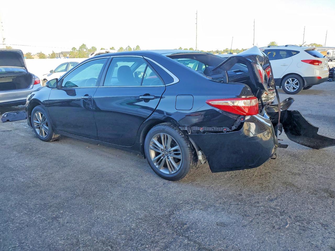 2017 TOYOTA CAMRY LE photo 4