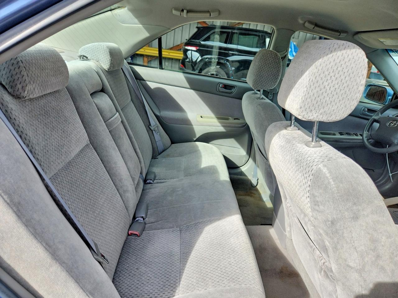 2004 TOYOTA CAMRY LE photo 10