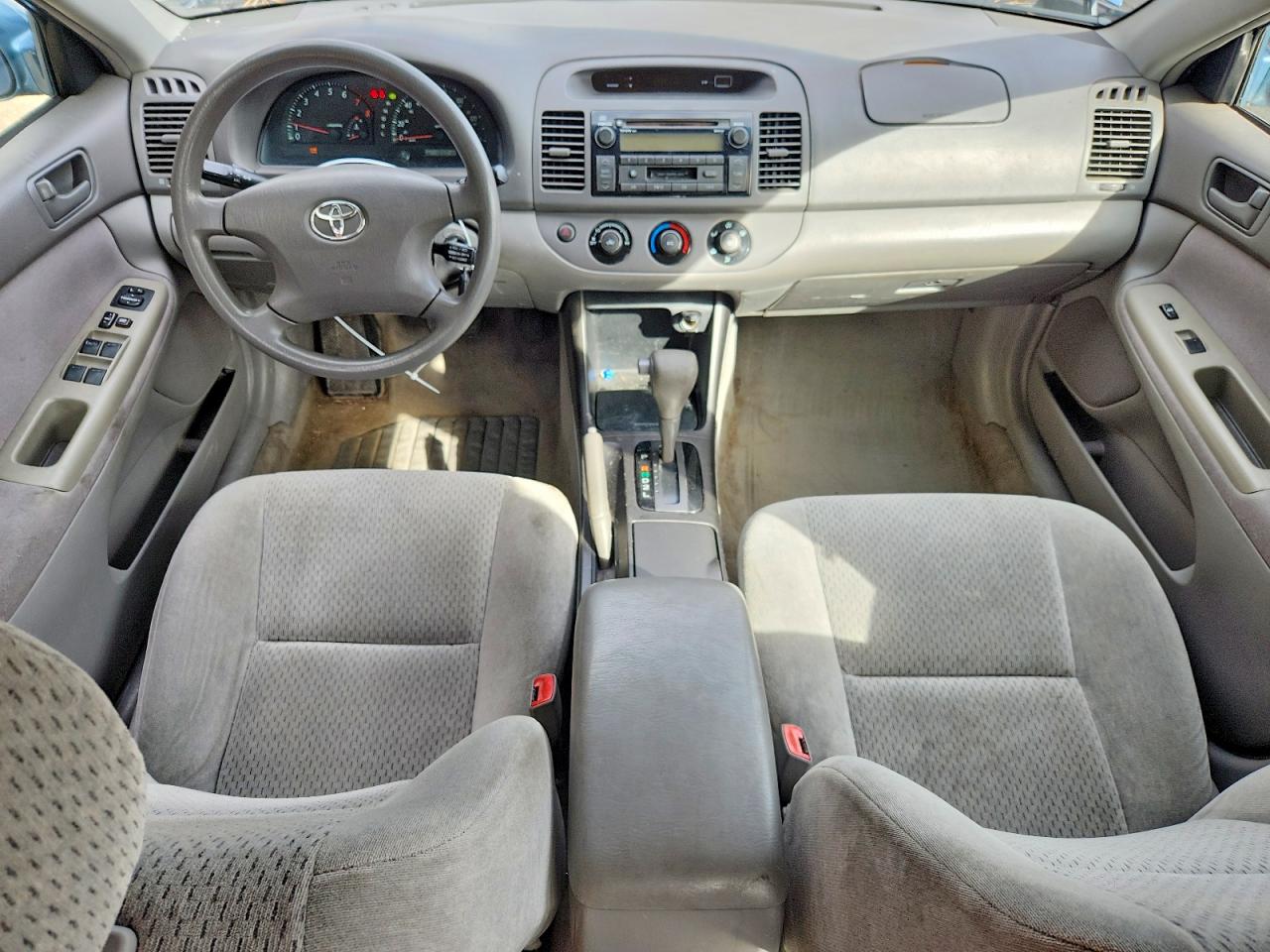 2004 TOYOTA CAMRY LE photo 8