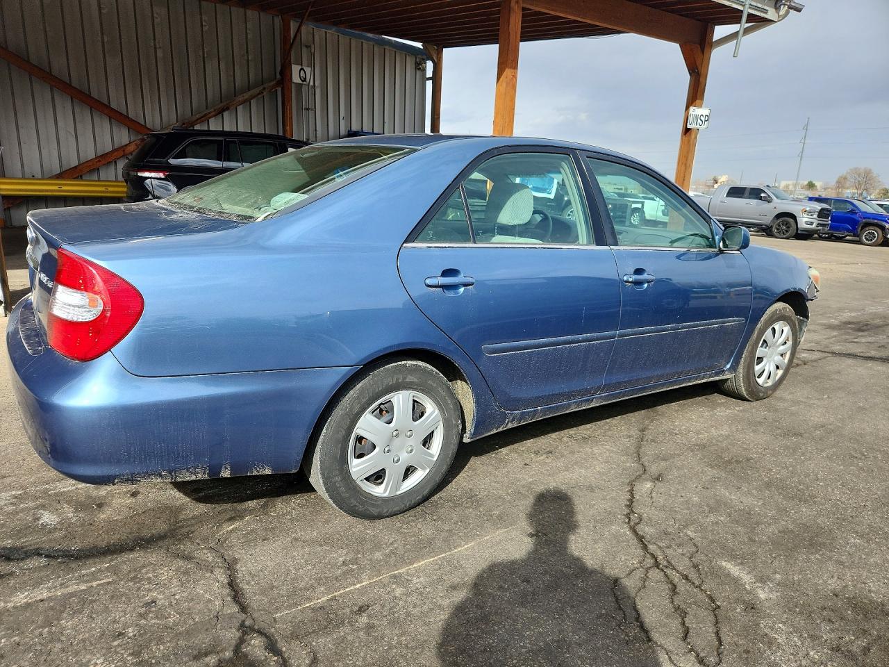 2004 TOYOTA CAMRY LE photo 3
