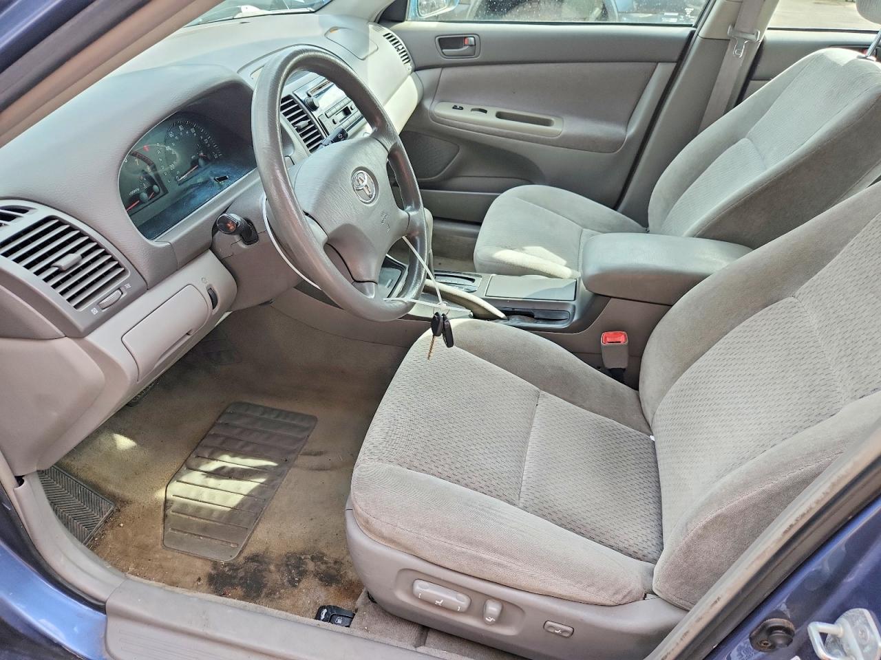 2004 TOYOTA CAMRY LE photo 7